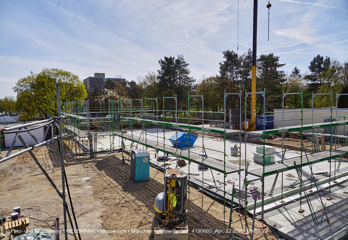 22.04.2023 - Luft- und Ebenenfotos vom Haus für Kinder in der Quiddestraße in Neuperlach